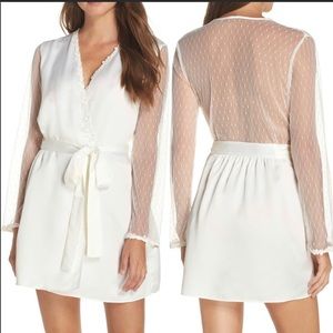 Amazing flora nikrooz showstopper white robe!